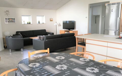 Stacey - 800M from the Sea: 