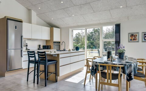 Stacey - 800M from the Sea: 