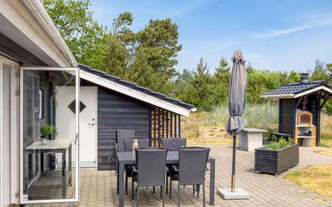 Stacey - 800M from the Sea: Cottage, Shed, Hut, Farmhouse, Prairie, Shack, Barn, Log Cabin, Garden Buildings