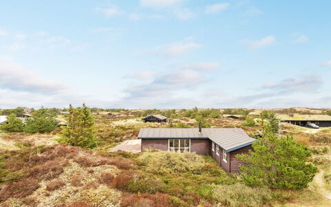 Asina - 400M from the Sea: Cottage, Shed, Hut, Farmhouse, Prairie, Shack, Barn, Log Cabin, Garden Buildings