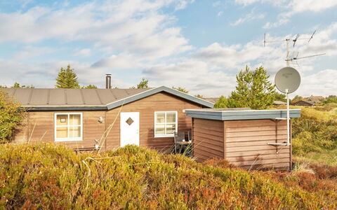 Asina - 400M from the Sea: Cottage, Shed, Hut, Farmhouse, Prairie, Shack, Barn, Log Cabin, Garden Buildings