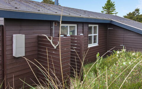 Asina - 400M from the Sea: Cottage, Shed, Hut, Farmhouse, Prairie, Shack, Barn, Log Cabin, Garden Buildings