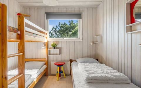Steni - 250M from the Sea: Wood, Interior Design, Ceiling, Home, Bedroom, Wood Stain, Room, Hardwood, Plank, Bed
