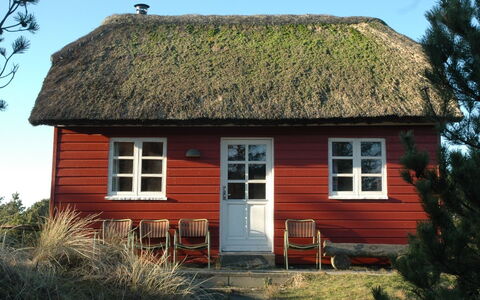 Jon - 400M from the Sea: Roof, Land Lot, Cottage, Home, Rural Area, Shed, Siding, Garden Buildings, Log Cabin, Hut