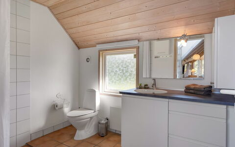 Ansine - 1.2Km from the Sea: Plumbing Fixture, Flooring, Sink, Bathroom Sink, Wood, Floor, Interior Design, Bathroom, Tap, Ceiling