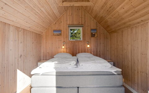 Ansine - 1.2Km from the Sea: Wood, Bedroom, Interior Design, Flooring, Bed, Floor, Furniture, Room, Ceiling, Hardwood