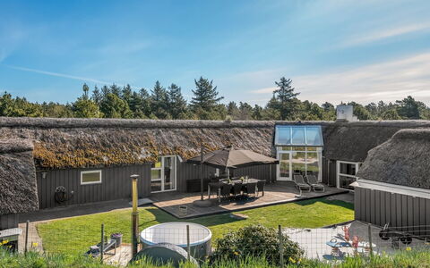 Ansine - 1.2Km from the Sea: Cottage, Shed, Hut, Farmhouse, Prairie, Shack, Barn, Log Cabin, Garden Buildings