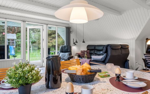 Lilo - 1Km from the Sea: Cottage, Shed, Hut, Farmhouse, Prairie, Shack, Barn, Log Cabin, Garden Buildings