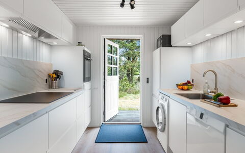 Lilo - 1Km from the Sea: Flooring, Interior Design, Major Appliance, Floor, Countertop, Kitchen, Kitchen Appliance, Home Appliance, Washing Machine, Ceiling
