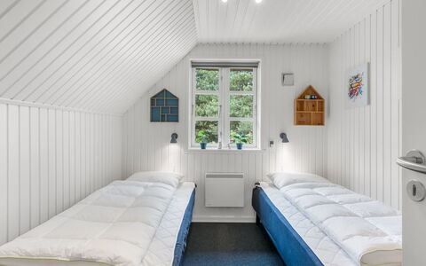 Lilo - 1Km from the Sea: Wood, Bedroom, Home, Bed, Bedding, Bed Sheet, Bed Frame, Ceiling, Dormitory, Hardwood