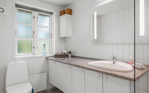 Lilo - 1Km from the Sea: Plumbing Fixture, Sink, Bathroom, Flooring, Tap, Interior Design, Floor, Bathroom Sink, Bathroom Cabinet, Plumbing