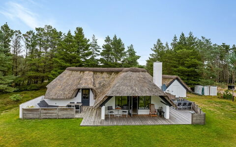 Lilo - 1Km from the Sea: Cottage, Shed, Hut, Farmhouse, Prairie, Shack, Barn, Log Cabin, Garden Buildings