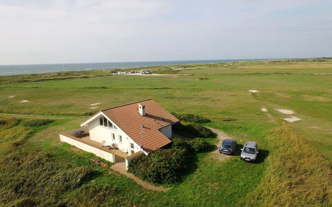 Botilla - 150M from the Sea: Shrub, Urban Design, Groundcover, Brick, Apartment, Estate, Brickwork, Balcony, Landscaping