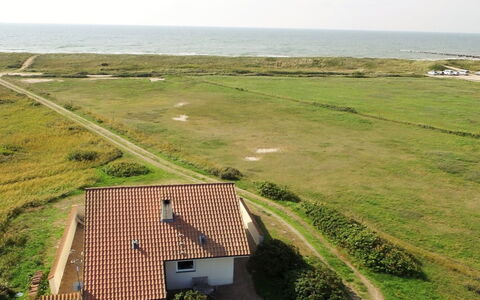 Botilla - 150M from the Sea: Shrub, Urban Design, Groundcover, Brick, Apartment, Estate, Brickwork, Balcony, Landscaping