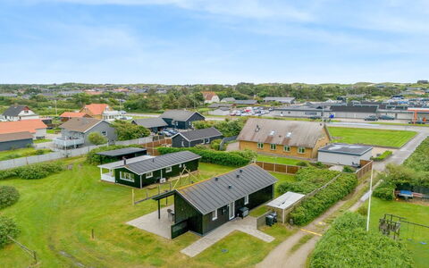 Mara - from the Sea: House, Roof, Home, Cottage, Shed, Garden Buildings, Siding, Yard, Log Cabin, Hut