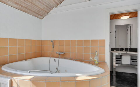 Hinrich - 300M from the Sea: Plumbing Fixture, Interior Design, Flooring, Floor, Bathtub, Bathroom, Ceiling, Plumbing, Tap, Tile