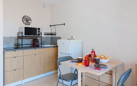 Accommodation:&nbsp;Les Aigues Marines 800.77