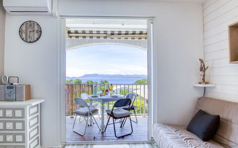 Accommodation:&nbsp;Les Aigues Marines 800.68