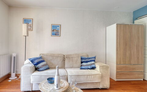 Accommodation:&nbsp;Les Aigues Marines 800.72
