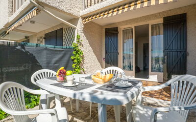 Accommodation:&nbsp;Les Aigues Marines 800.1