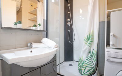 Accommodation:&nbsp;Les Aigues Marines 800.1