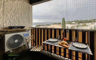 Accommodation:&nbsp;Les Aigues Marines 800.74
