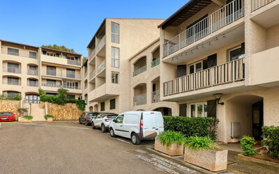 Accommodation:&nbsp;Les Aigues Marines 800.74