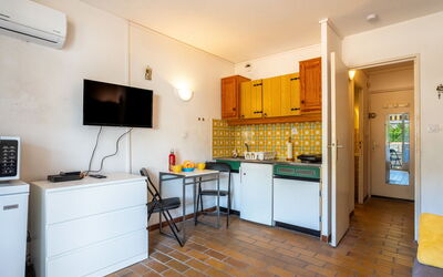Accommodation:&nbsp;Les Aigues Marines 800.70