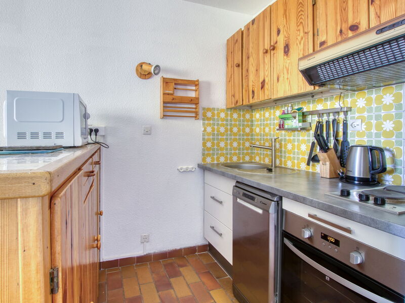 Accommodation:&nbsp;Les Aigues Marines 800.12