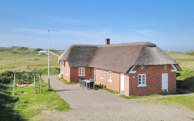 Skuli - 200M from the Sea