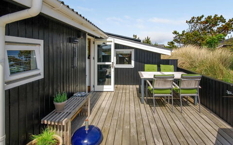 Julan - 600M from the Sea: Cottage, Shed, Hut, Farmhouse, Prairie, Shack, Barn, Log Cabin, Garden Buildings