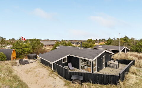 Julan - 600M from the Sea: Cottage, Shed, Hut, Farmhouse, Prairie, Shack, Barn, Log Cabin, Garden Buildings