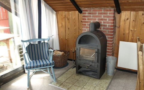 Elsine - 800M from the Sea: Home, Cottage, Porch, Hardwood, Siding, Deck, Shade, Plank, Estate, Garden Buildings