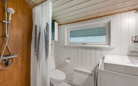 Estelle - 575M to the Fjord: Flooring, Plumbing Fixture, Floor, Wood, Ceiling, Interior Design, Sink, Bathroom, Tap, Plumbing