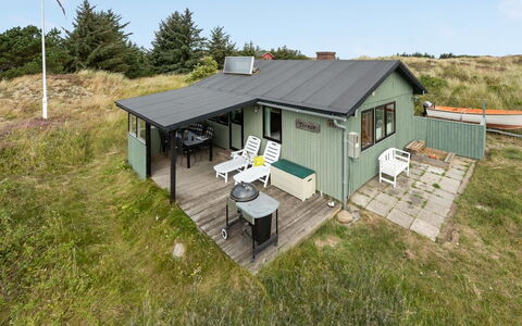 Vamika - 400M to the Fjord: House, Roof, Home, Cottage, Shed, Garden Buildings, Siding, Yard, Log Cabin, Hut