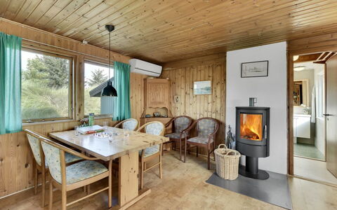 Vamika - 400M to the Fjord: House, Roof, Home, Cottage, Shed, Garden Buildings, Siding, Yard, Log Cabin, Hut