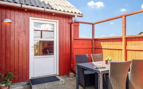 Beatrice - 150M from the Sea: Cottage, Shed, Hut, Farmhouse, Prairie, Shack, Barn, Log Cabin, Garden Buildings