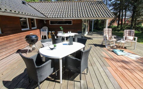 Elfrun - 250M from the Sea: House, Roof, Home, Cottage, Shed, Garden Buildings, Siding, Yard, Log Cabin, Hut