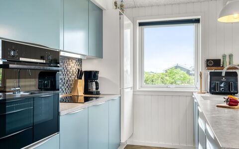 Markku - 400M from the Sea: Kitchen Appliance, Kitchen, Major Appliance, Countertop, Interior Design, Wood, Kitchen Stove, Cabinetry, Flooring, Home Appliance