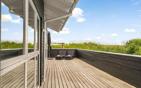 Markku - 400M from the Sea: Wood, Wood Flooring, Architecture, Hardwood, Porch, Plank, Deck, Composite Material, Boardwalk, Wood Stain
