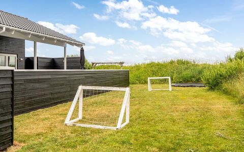 Markku - 400M from the Sea: Land Lot, Lawn, Garden, Backyard, Artificial Turf, Yard, Landscaping
