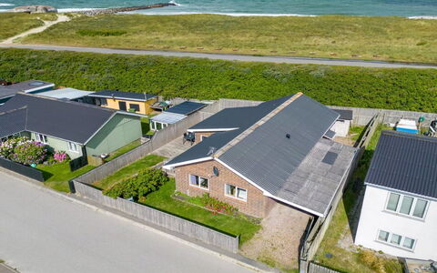 Heming - 100M from the Sea: Grass, House, Roof, Home, Cottage, Shrub, Land Lot, Rural Area, Farmhouse, Groundcover