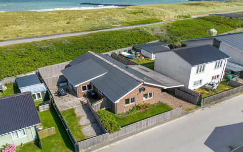 Heming - 100M from the Sea: Grass, House, Roof, Home, Cottage, Shrub, Land Lot, Rural Area, Farmhouse, Groundcover
