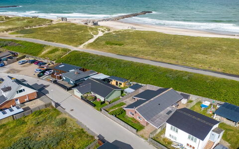 Heming - 100M from the Sea: Grass, House, Roof, Home, Cottage, Shrub, Land Lot, Rural Area, Farmhouse, Groundcover
