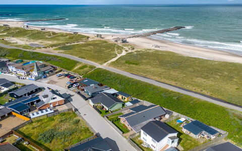 Heming - 100M from the Sea: Grass, House, Roof, Home, Cottage, Shrub, Land Lot, Rural Area, Farmhouse, Groundcover