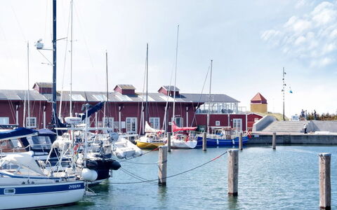 Heming - 100M from the Sea: Roof, Plain, Land Lot, Rural Area, Home, Estate, Field, Cottage, Lawn, Suburb