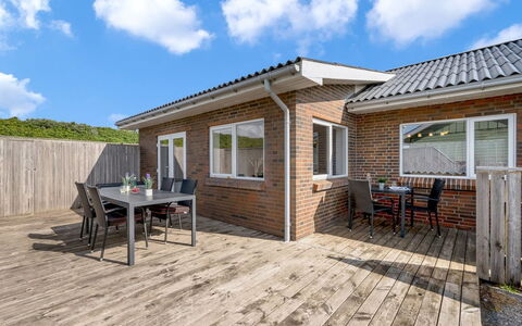 Heming - 100M from the Sea: Grass, House, Roof, Home, Cottage, Shrub, Land Lot, Rural Area, Farmhouse, Groundcover