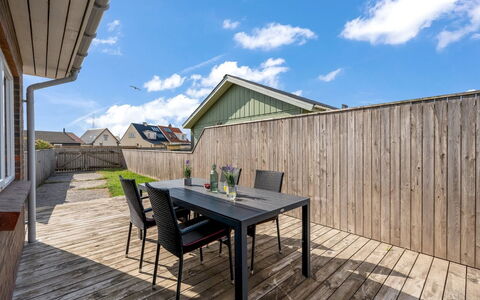 Heming - 100M from the Sea: Grass, House, Roof, Home, Cottage, Shrub, Land Lot, Rural Area, Farmhouse, Groundcover