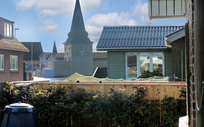 Heming - 100M from the Sea