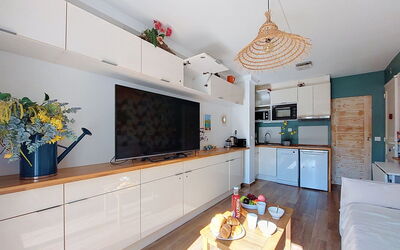 Accommodation:&nbsp;Les Lavandes 120.19
